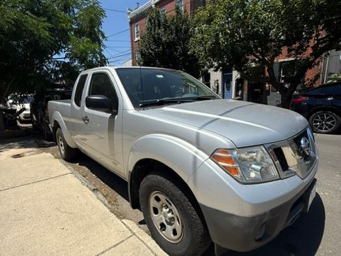 Used 2010 Nissan Frontier XE w/ XE Preferred Pkg RWD image 1