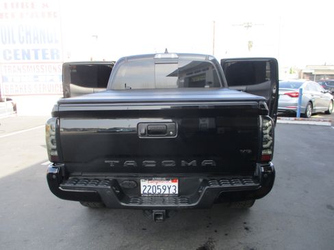 Used 2021 Toyota Tacoma TRD Off-Road w/ Technology Package image 31