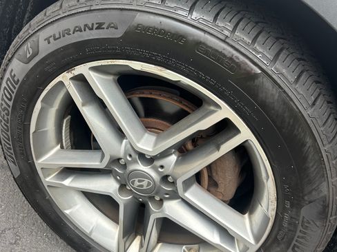 Used 2017 Hyundai Santa Fe Limited FWD image 15