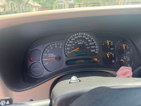 Used 2004 Chevrolet Avalanche Z66 w/ Sun And Sound Package RWD image 5