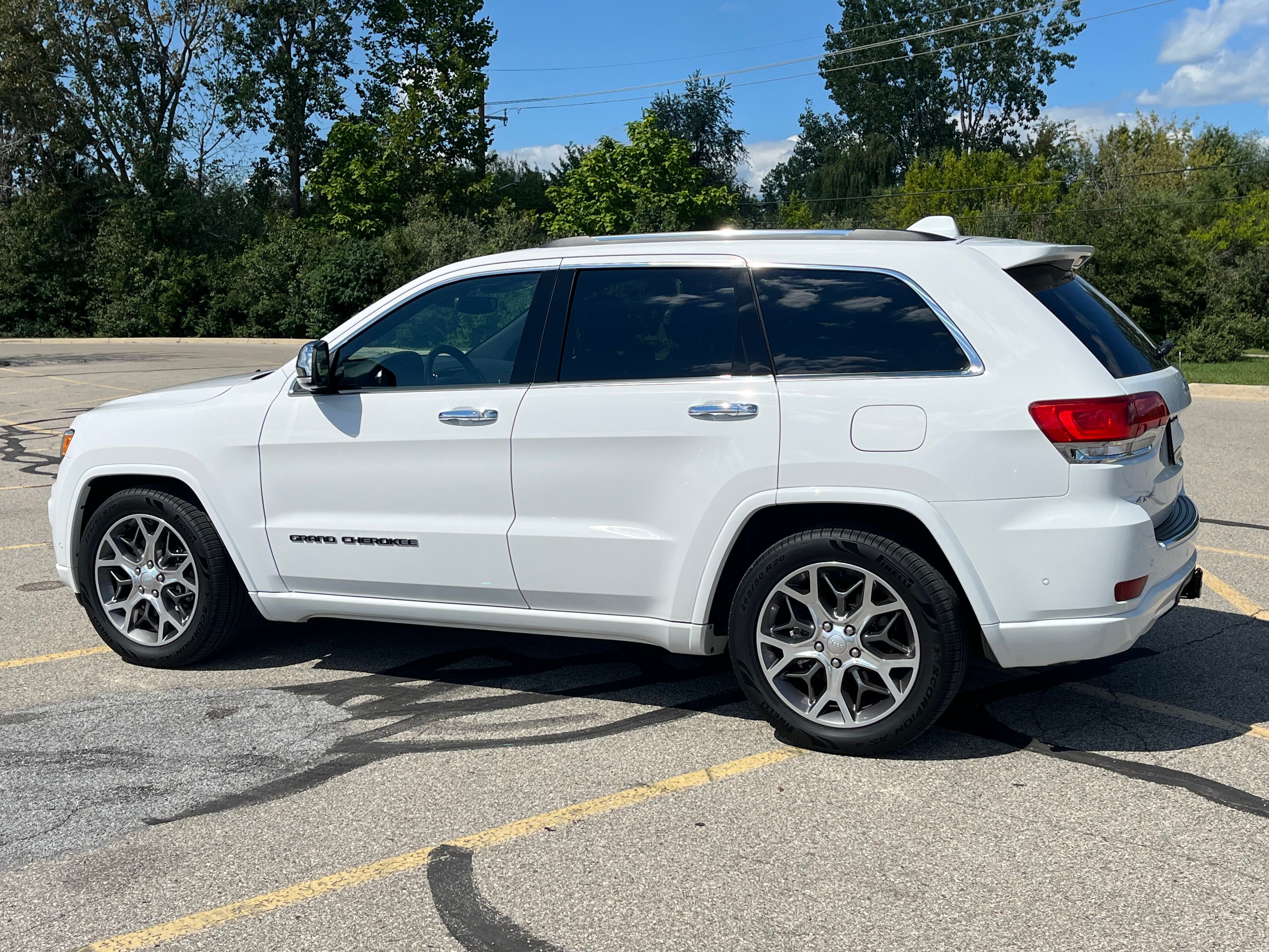 Used 2021 Jeep Grand Cherokee Overland AWD/4WD image 6