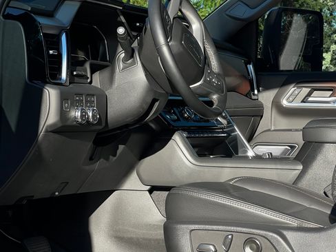 Used 2024 GMC Sierra 3500 Denali w/ Denali Reserve Package image 13