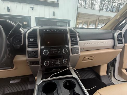 Used 2020 Ford F250 Lariat w/ Lariat Value Package image 5