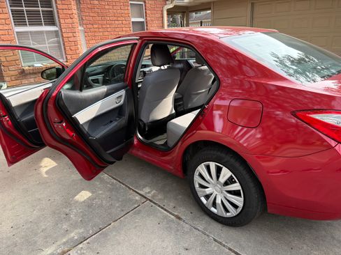 Used 2015 Toyota Corolla LE image 2
