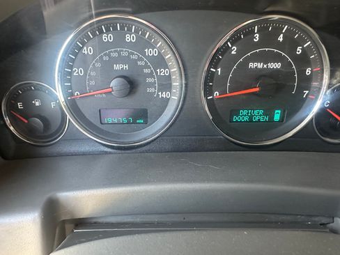 Used 2006 Jeep Commander 4WD image 11