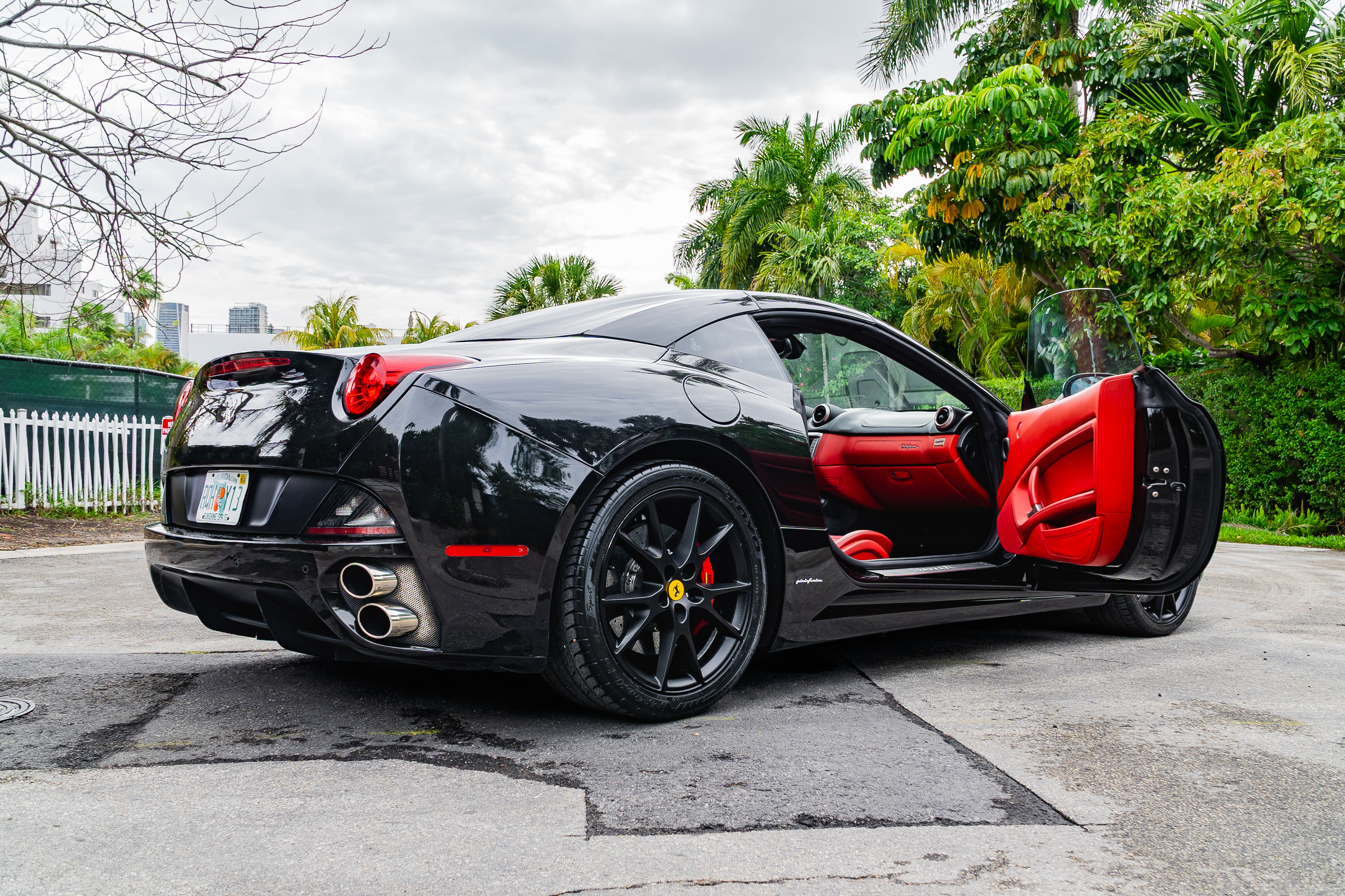 Used 2010 Ferrari California RWD image 5