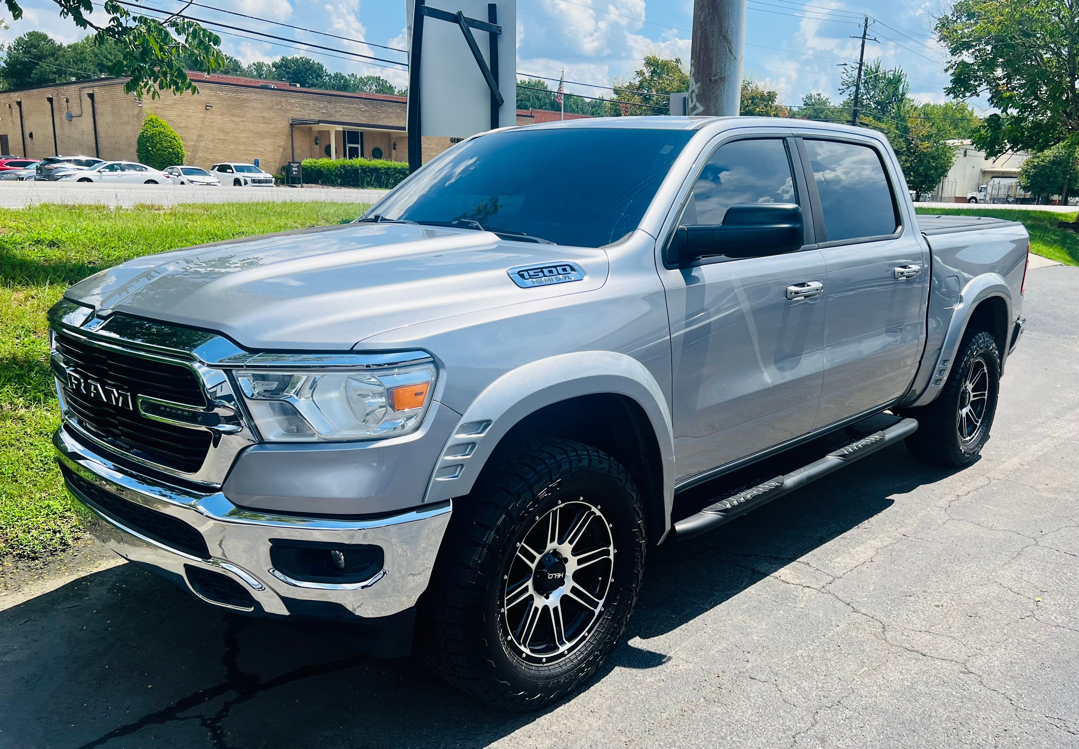 Used 2019 RAM 1500 Big Horn RWD image 1