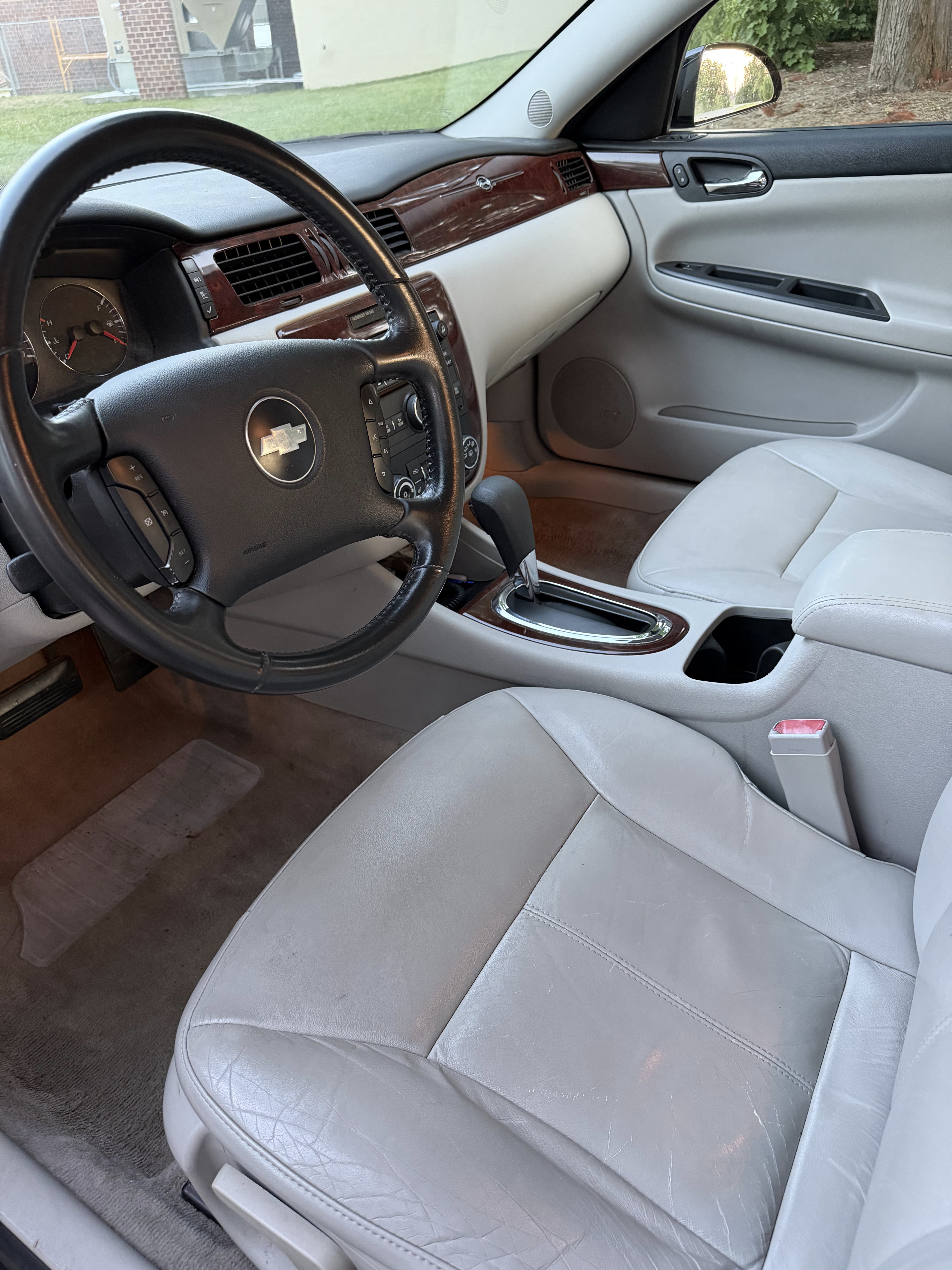 Used 2008 Chevrolet Impala LTZ FWD image 14