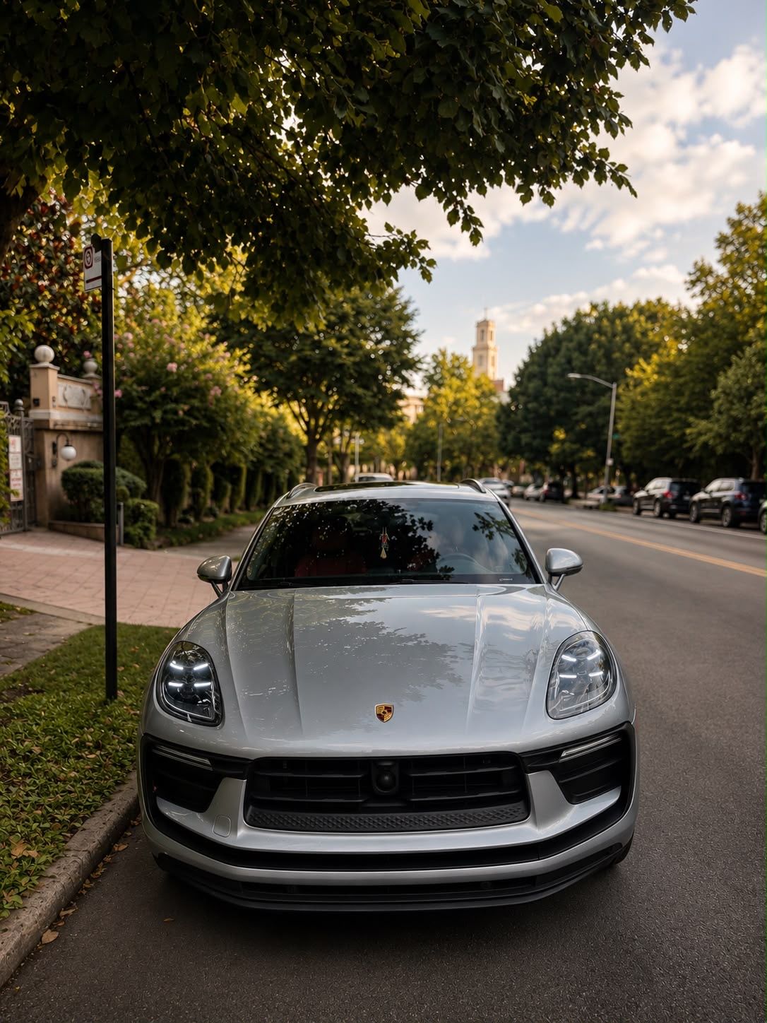 Used 2023 Porsche Macan AWD/4WD image 1