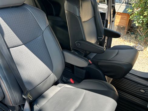Used 2022 Toyota Sienna XSE w/ XSE Plus Package FWD image 5