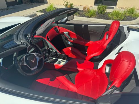 Used 2016 Chevrolet Corvette Z06 w/ 3LZ Preferred Equipment Group image 11