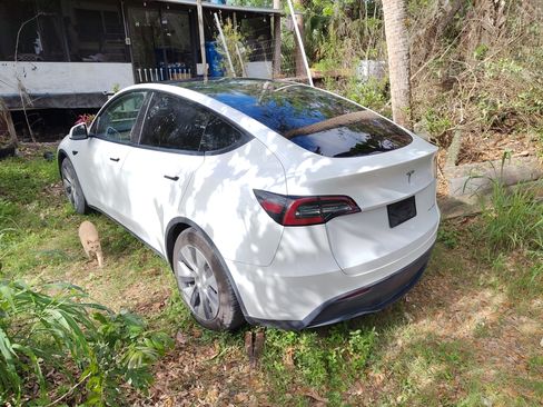 Used 2020 Tesla Model Y Long Range image 4