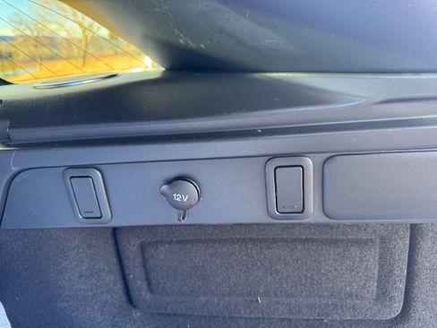 Used 2019 Land Rover Range Rover Velar R-Dynamic SE image 14