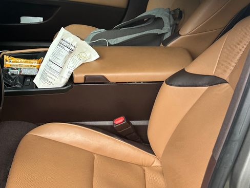 Used 2019 Lexus ES 350 w/ Premium Package image 2