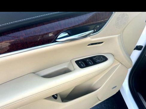 Used 2018 Cadillac XT5 Luxury w/ Driver Awareness Package image 16