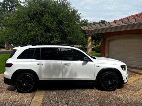 Used 2025 Mercedes-Benz GLB 35 AMG 4MATIC image 2