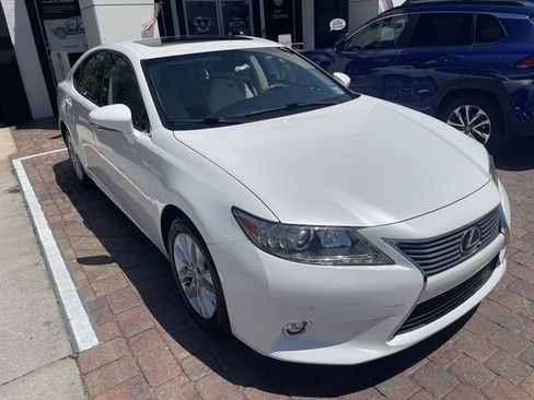 Used 2014 Lexus ES 300h w/ Luxury Package w/Bamboo Trim FWD image 1