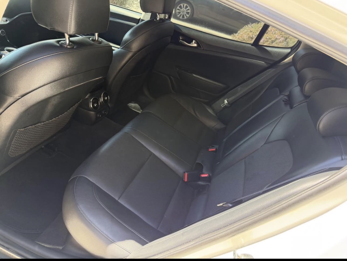 Used 2018 Kia Stinger RWD image 11