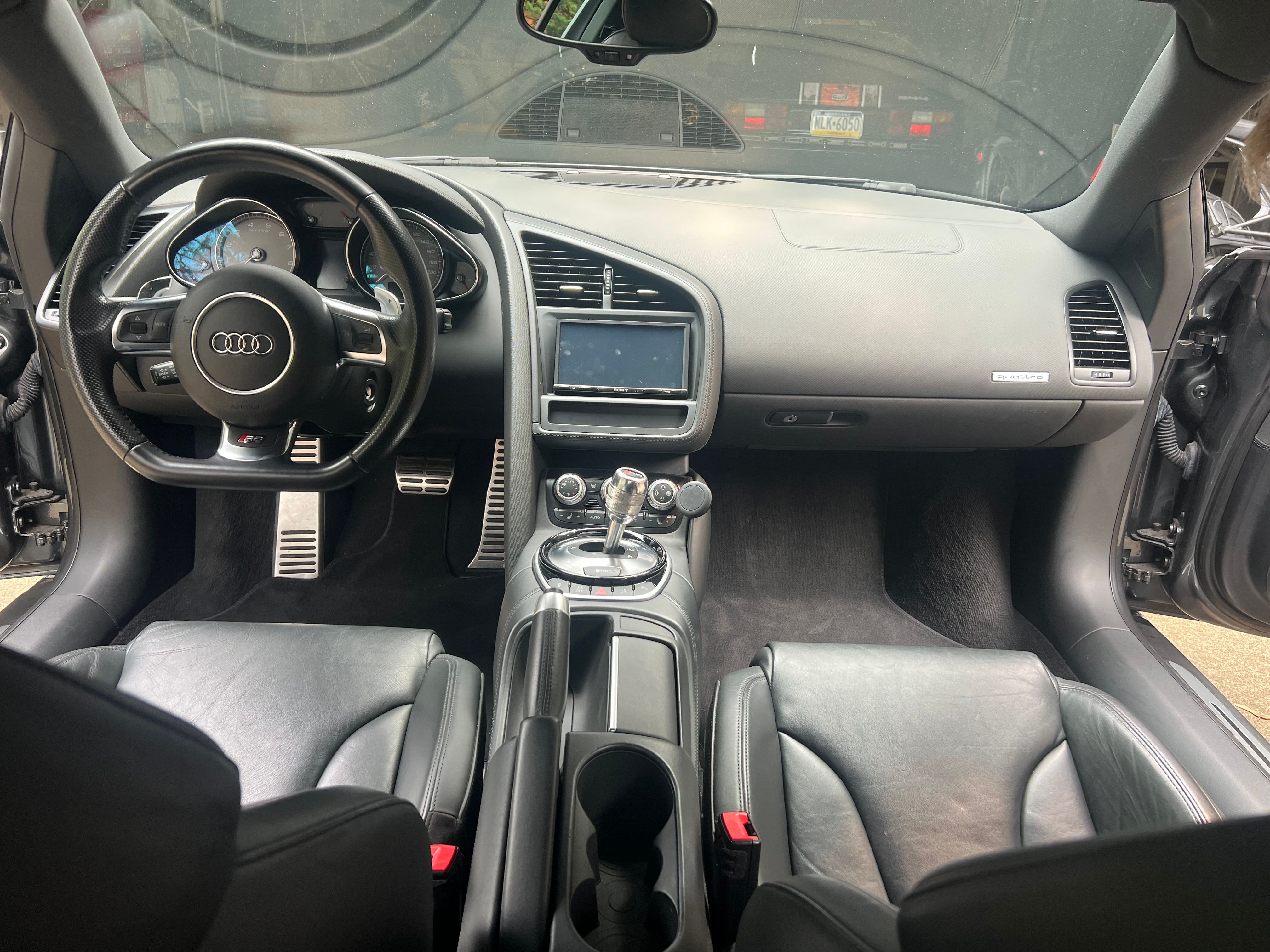 Used 2014 Audi R8 V8 w/ Enhanced Leather Package AWD/4WD image 25