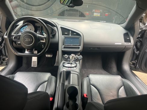 Used 2014 Audi R8 V8 w/ Enhanced Leather Package AWD/4WD image 25