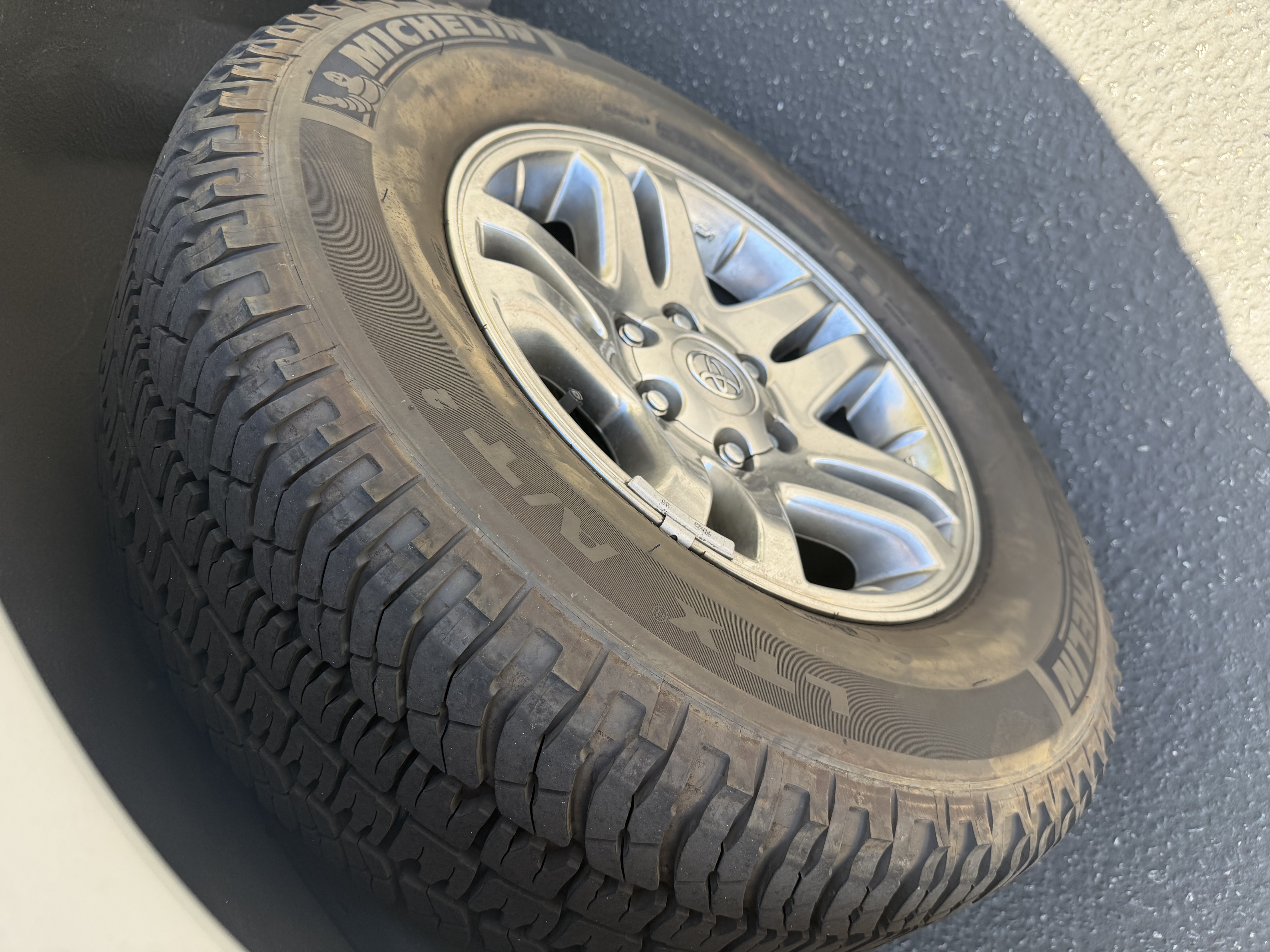 Used 2004 Toyota Sequoia Limited RWD image 8