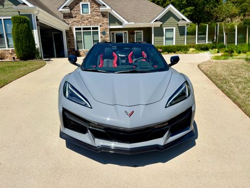 Used 2025 Chevrolet Corvette E-Ray w/ Stealth Interior Trim Package AWD/4WD image 18