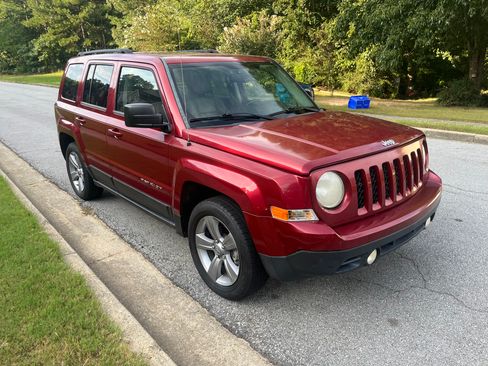Used 2014 Jeep Patriot High Altitude FWD image 2