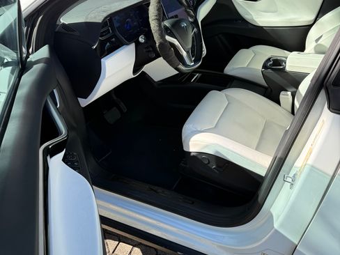 Used 2017 Tesla Model X 100D image 9