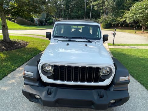 Used 2025 Jeep Wrangler Unlimited Sport AWD/4WD image 11