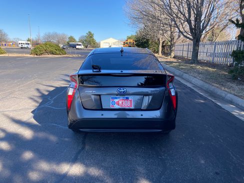 Used 2018 Toyota Prius Three image 8