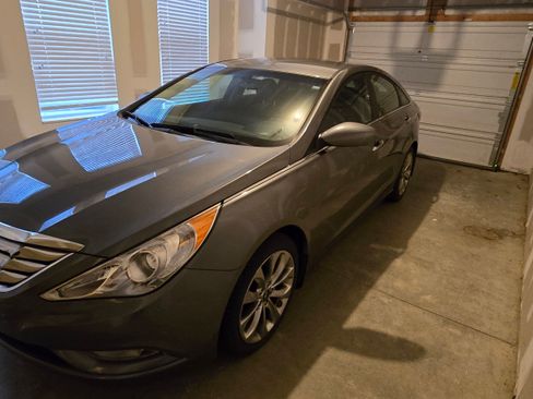 Used 2013 Hyundai Sonata SE image 1
