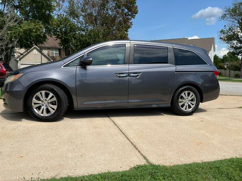 Used 2016 Honda Odyssey SE image 4