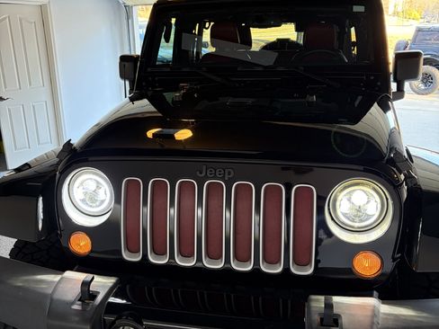 Used 2018 Jeep Wrangler Unlimited Sahara image 6