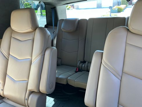 Used 2019 Cadillac Escalade Platinum image 14