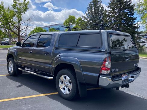 Used 2015 Toyota Tacoma PreRunner w/ SR5 Package image 8