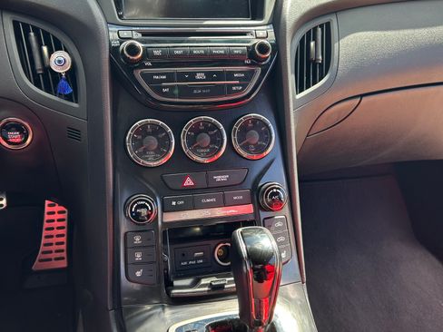 Used 2015 Hyundai Genesis 3.8 image 13