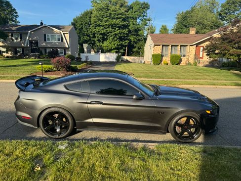 Used 2017 Ford Mustang GT Premium w/ GT Performance Package RWD image 23