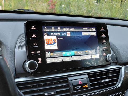 Used 2022 Honda Accord Sport image 11