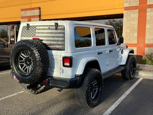 Used 2020 Jeep Wrangler Unlimited Sahara w/ Uconnect 4C Nav & Sound Group AWD/4WD image 4