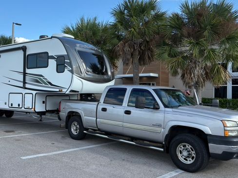 Used 2006 Chevrolet Silverado 2500 LT w/ Heavy-Duty Power Package AWD/4WD image 14