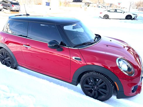 Used 2017 MINI Cooper 2-Door Hardtop image 4