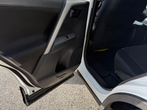 Used 2016 Toyota RAV4 LE FWD image 22