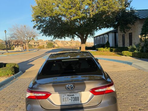 Used 2018 Toyota Camry LE w/ Audio Package FWD image 5