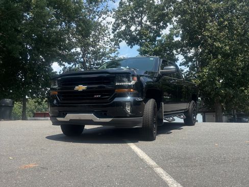 Used 2017 Chevrolet Silverado 1500 LT w/ All Star Edition AWD/4WD image 5