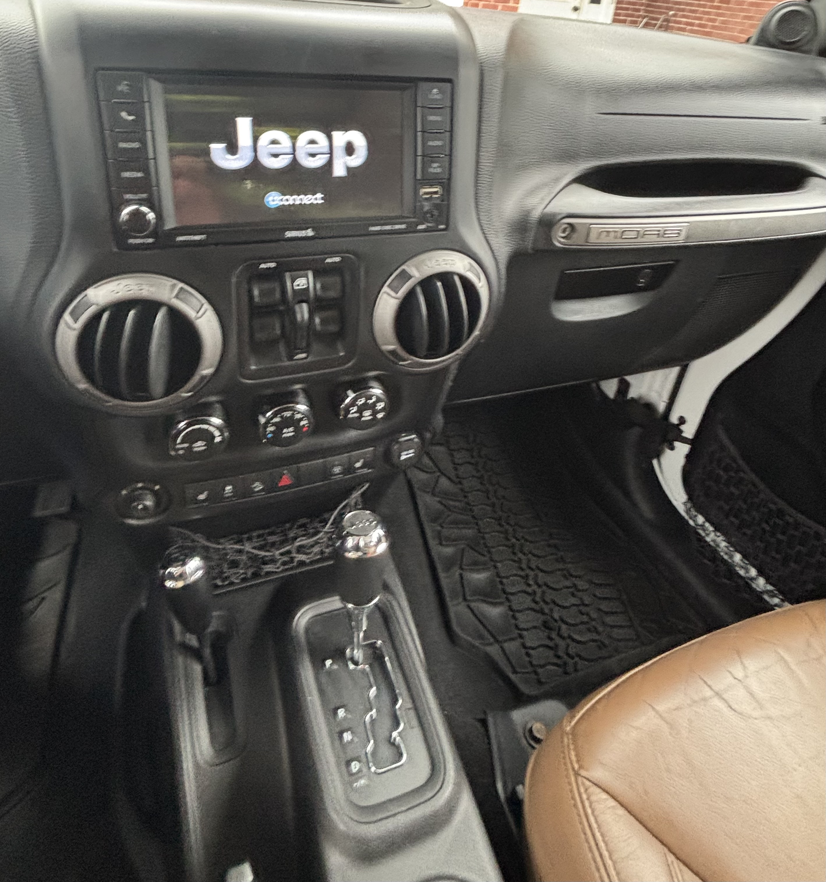 Used 2013 Jeep Wrangler Unlimited Sahara AWD/4WD image 11