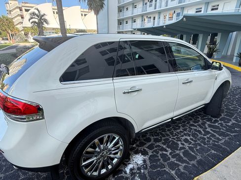 Used 2012 Lincoln MKX AWD image 2