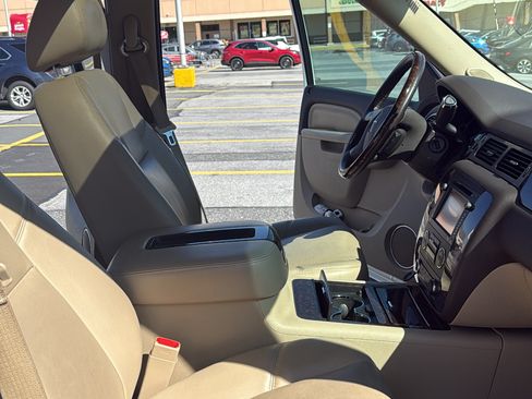 Used 2014 GMC Yukon XL Denali image 12