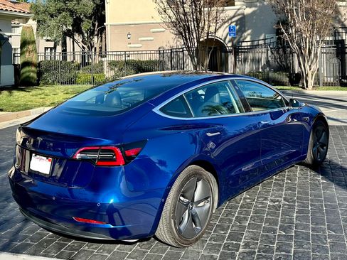 Used 2019 Tesla Model 3 Standard Range Plus image 5