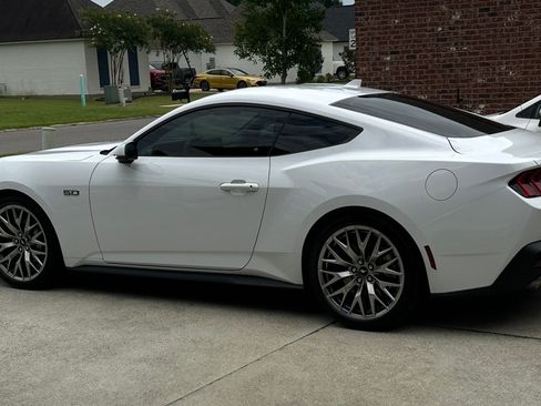 Used 2025 Ford Mustang GT Premium RWD image 5
