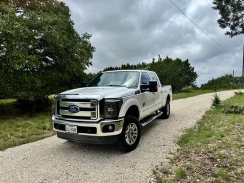 Used 2015 Ford F250 Lariat w/ Lariat Ultimate Package AWD/4WD image 2